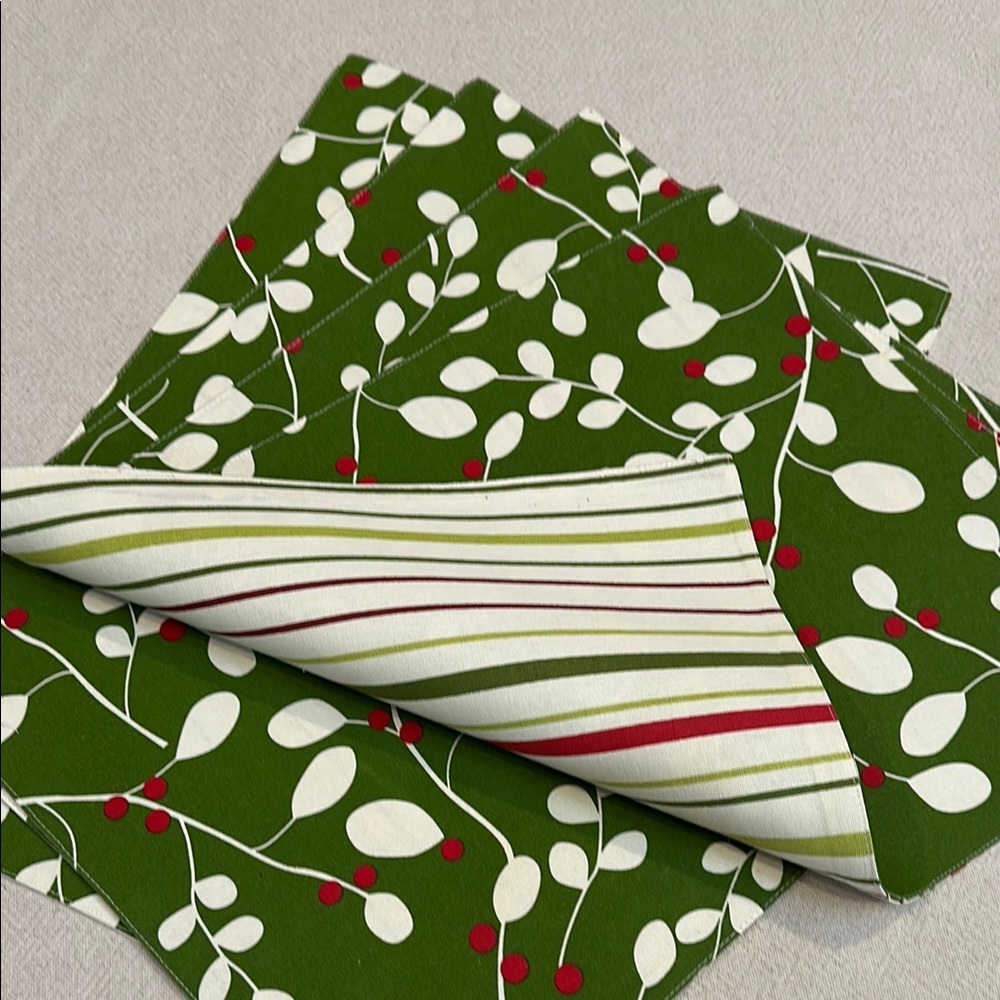 Set of 4 - Holiday Placemats